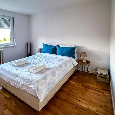 Spacious Cozy Cheyf Lägenhet