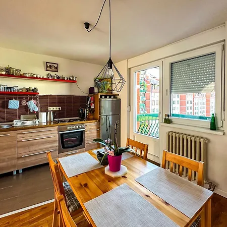 Spacious Cozy Cheyf アパート *